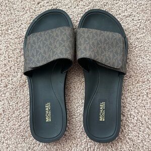 MICHAEL KORS Womens Flat Wade Slide Sandal Adjustable Closure